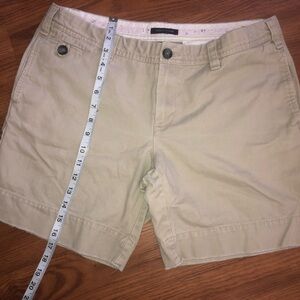 Tommy Hilfiger khaki shorts women’s size 12